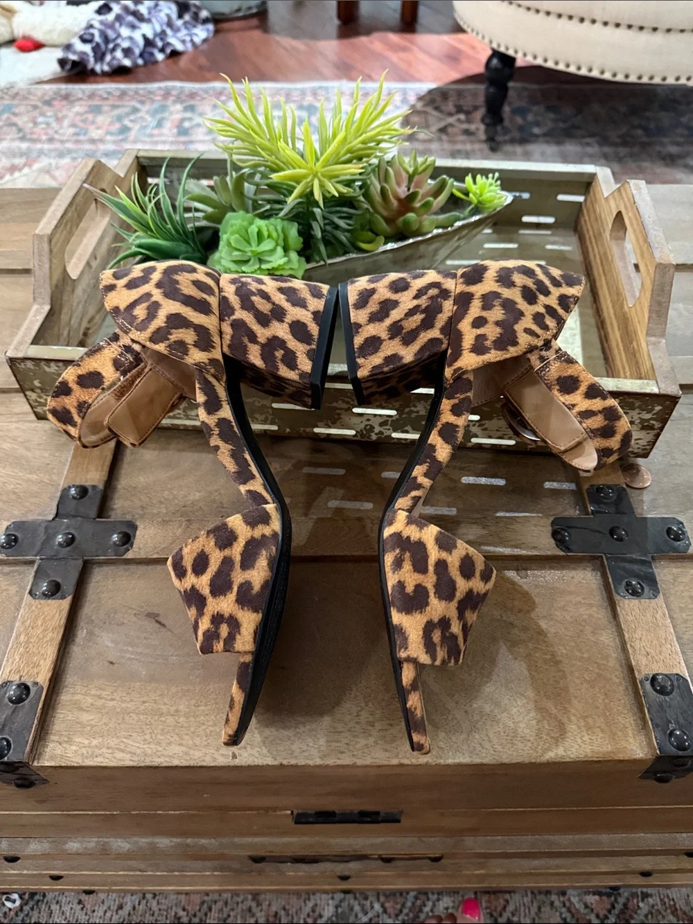 Vionic stylish leopard